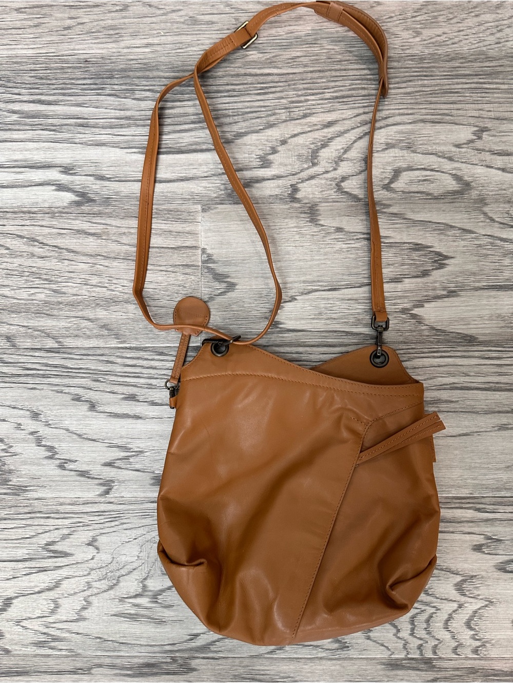Everyday Tan Shoulder Bag — Sleek Crossbody Style